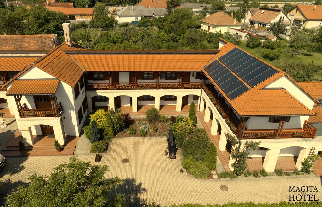 Magita Hotel Basko Buitenkant foto