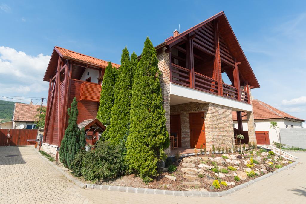 Magita Hotel Basko Buitenkant foto