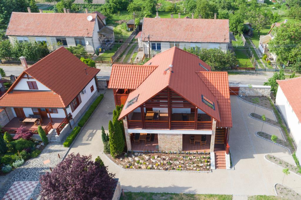 Magita Hotel Basko Buitenkant foto