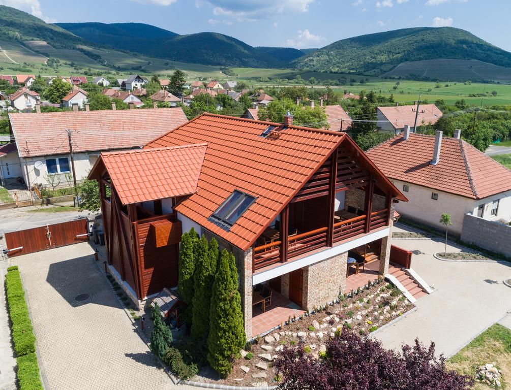 Magita Hotel Basko Buitenkant foto