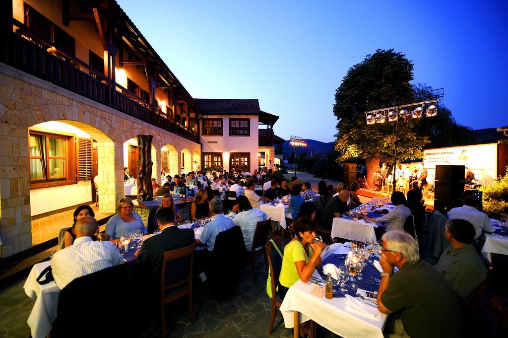 Magita Hotel Basko Buitenkant foto