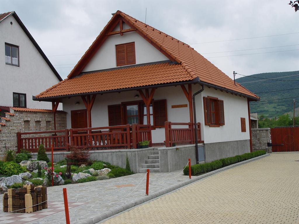 Magita Hotel Basko Buitenkant foto