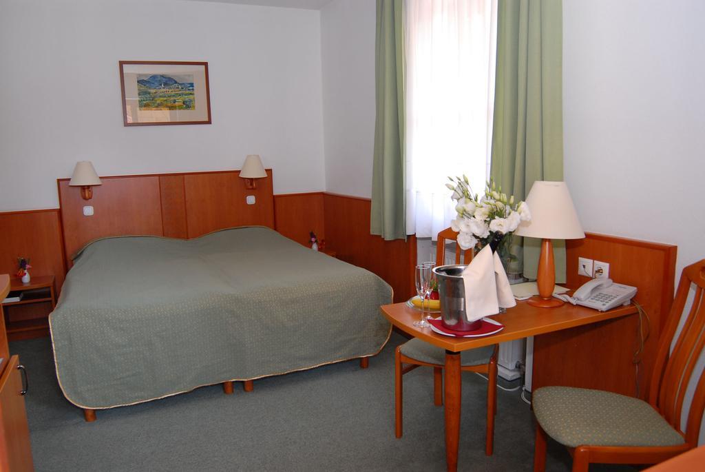 Magita Hotel Basko Buitenkant foto