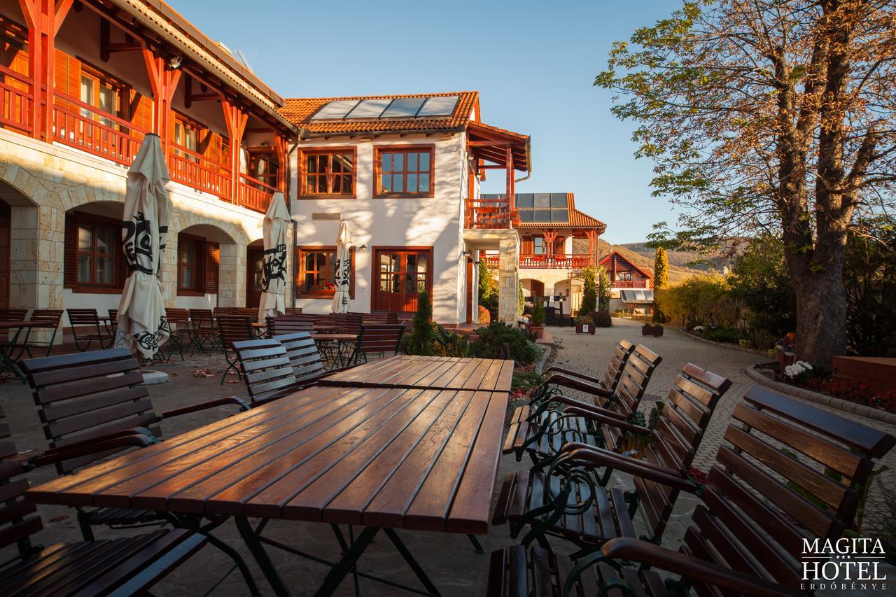 Magita Hotel Basko Buitenkant foto