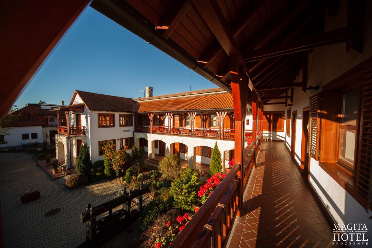 Magita Hotel Basko Buitenkant foto