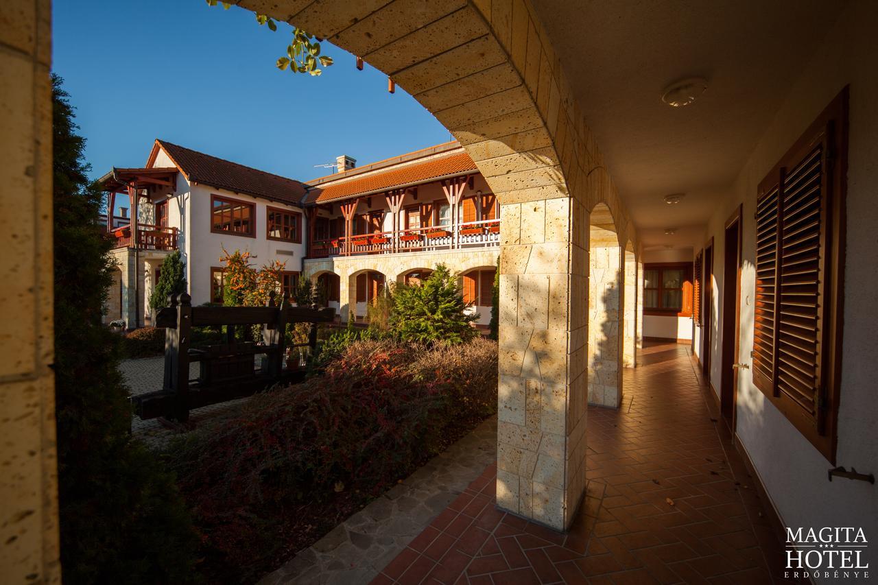 Magita Hotel Basko Buitenkant foto