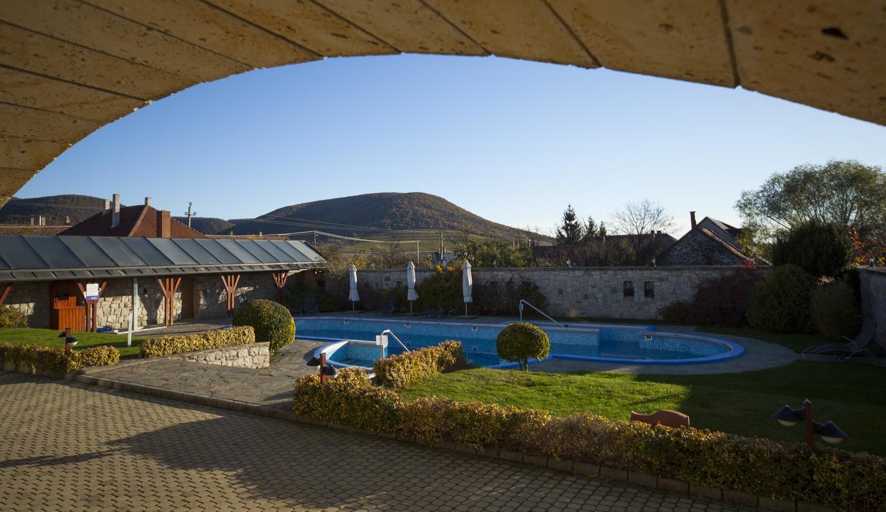 Magita Hotel Basko Buitenkant foto