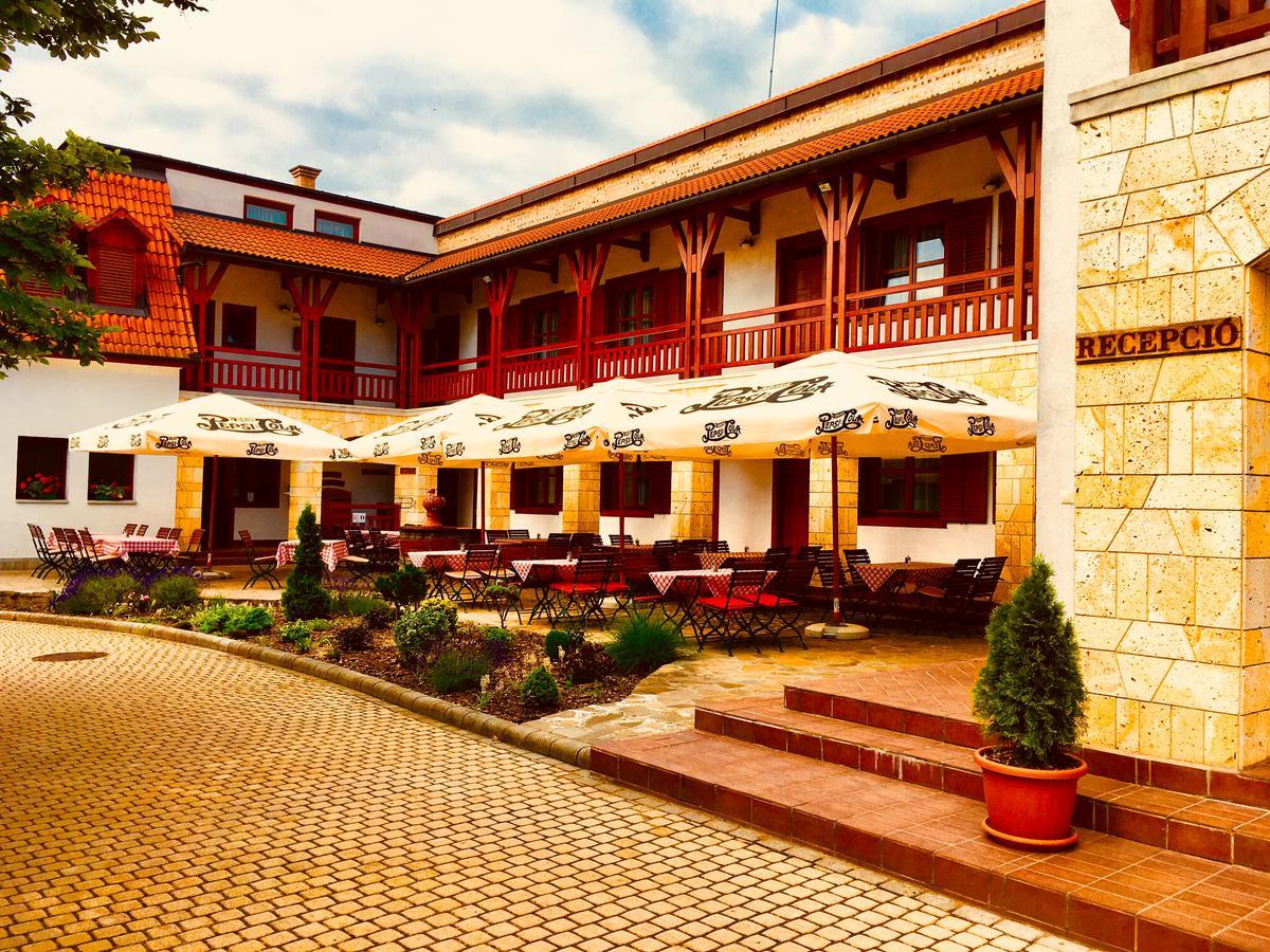 Magita Hotel Basko Buitenkant foto
