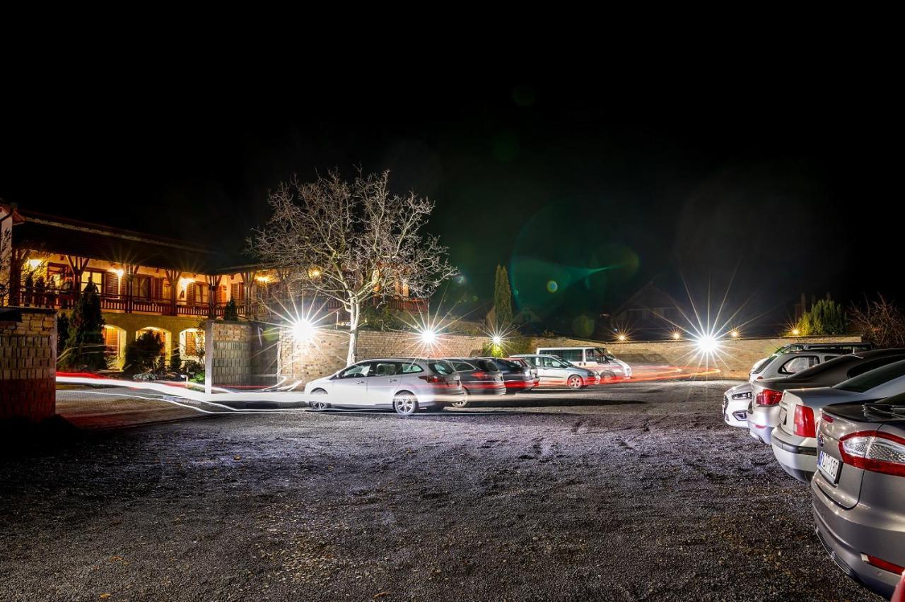 Magita Hotel Basko Buitenkant foto